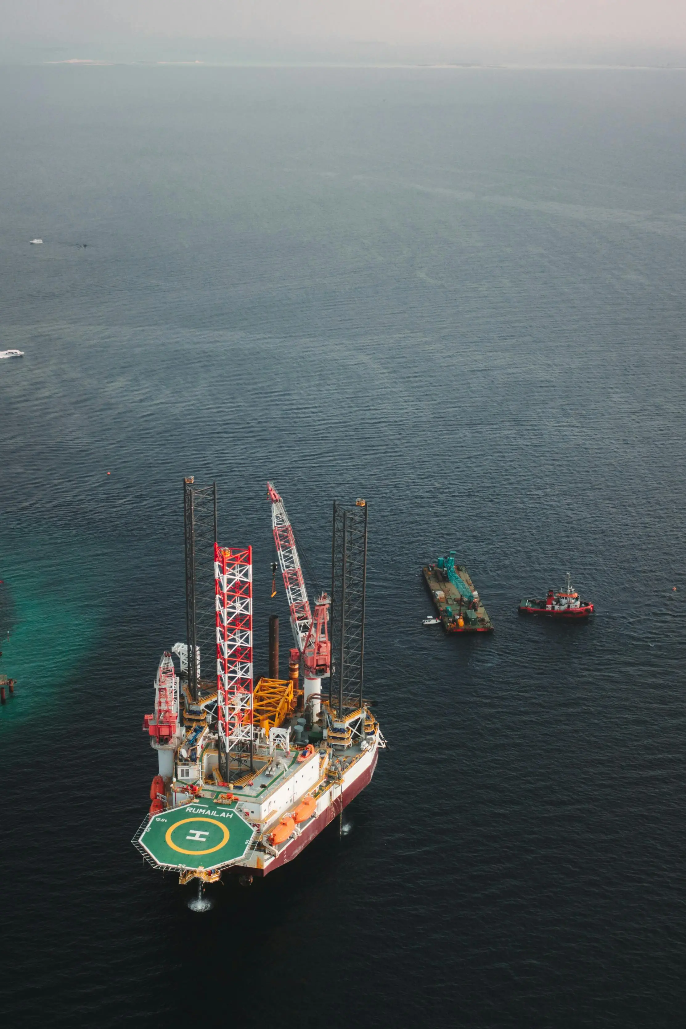 Arabia Saudita vende 100 millones de barriles de crudo a Asia a través de Hormuz