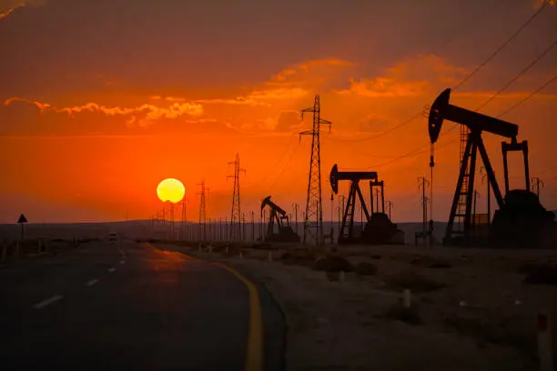Premercado | Bolsas globales mixtas: Asia cae y Europa rebota en medio de venta de bonos y caída del petróleo