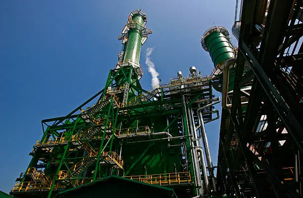 Los precios del petróleo aumentan un 3% ante el resurgimiento de temores bélicos