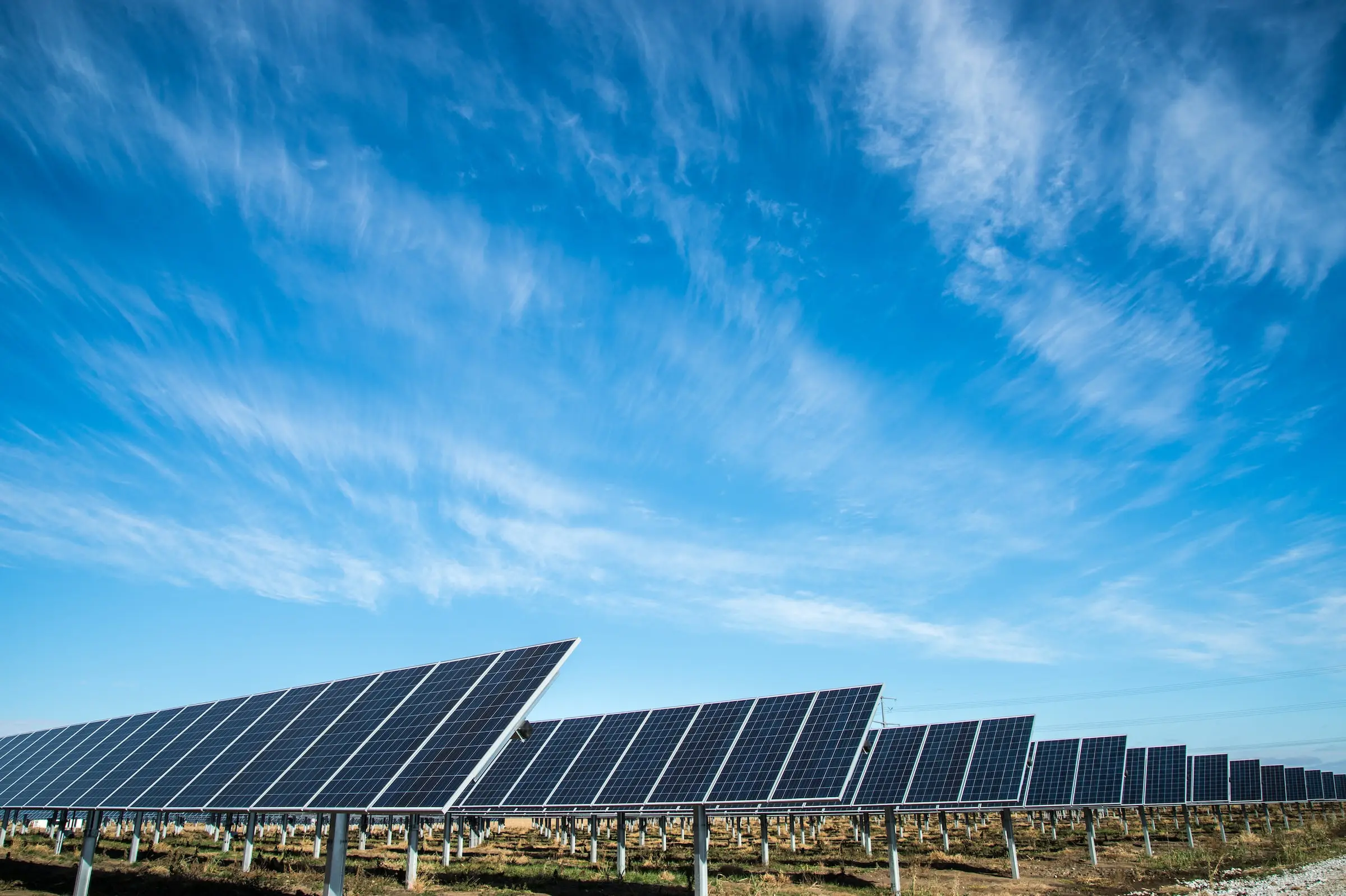 Francia flexibilizará las normas de conexión a la red para proyectos de solar más almacenamiento de hasta 25 MW