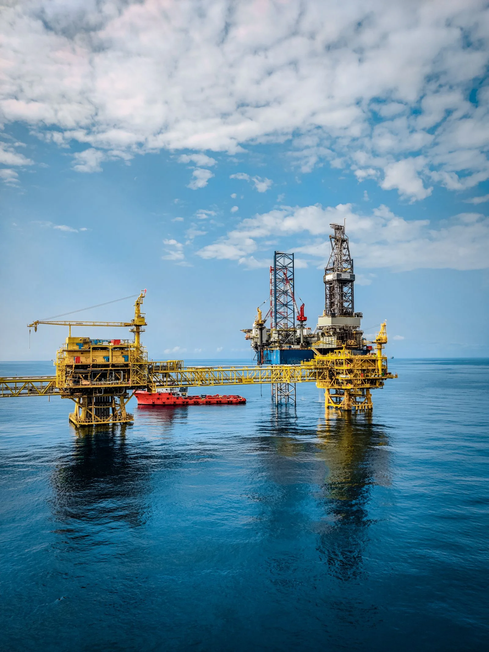 WTI experimenta altibajos a medida que mejora el suministro en el Golfo y regresa el riesgo en Medio Oriente