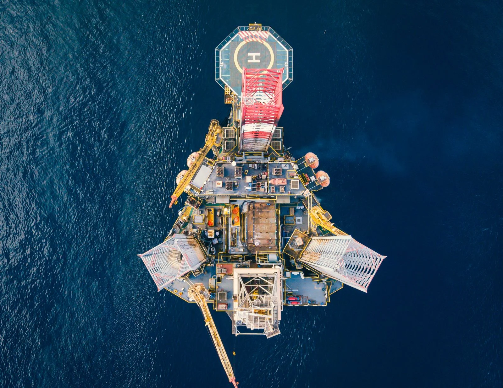Los flujos de petróleo ruso hacia India caen a 310,000 barriles por día